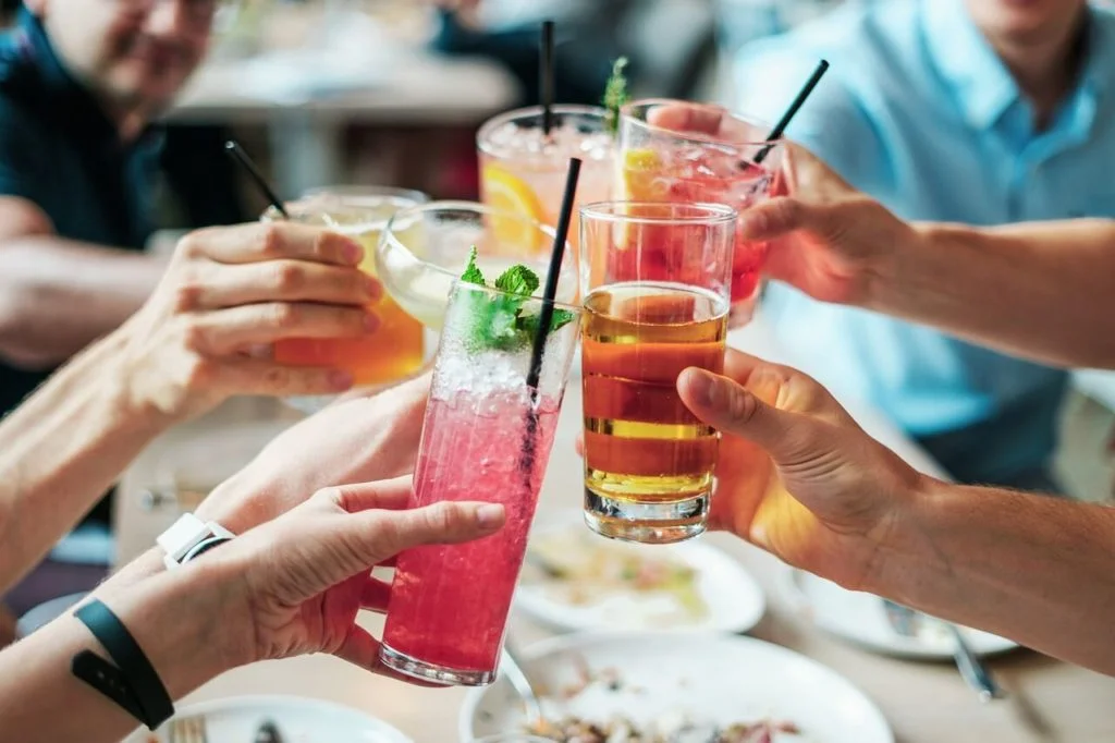 with an outdoor bar, you can enjoy great drinks with friends and relax all summer long