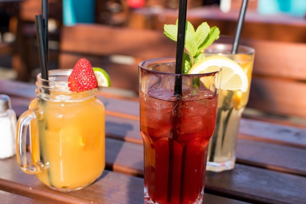great summery drinks to serve in your yard!