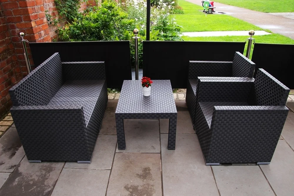 resin furniture withstands the elements