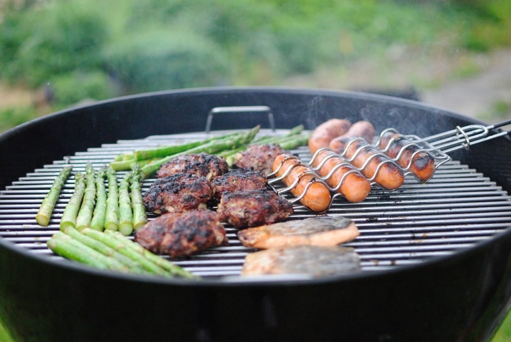 plan a great cookout with hot dogs, hamburgers and more