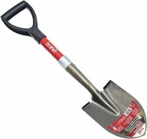 d handle shovel for compact use