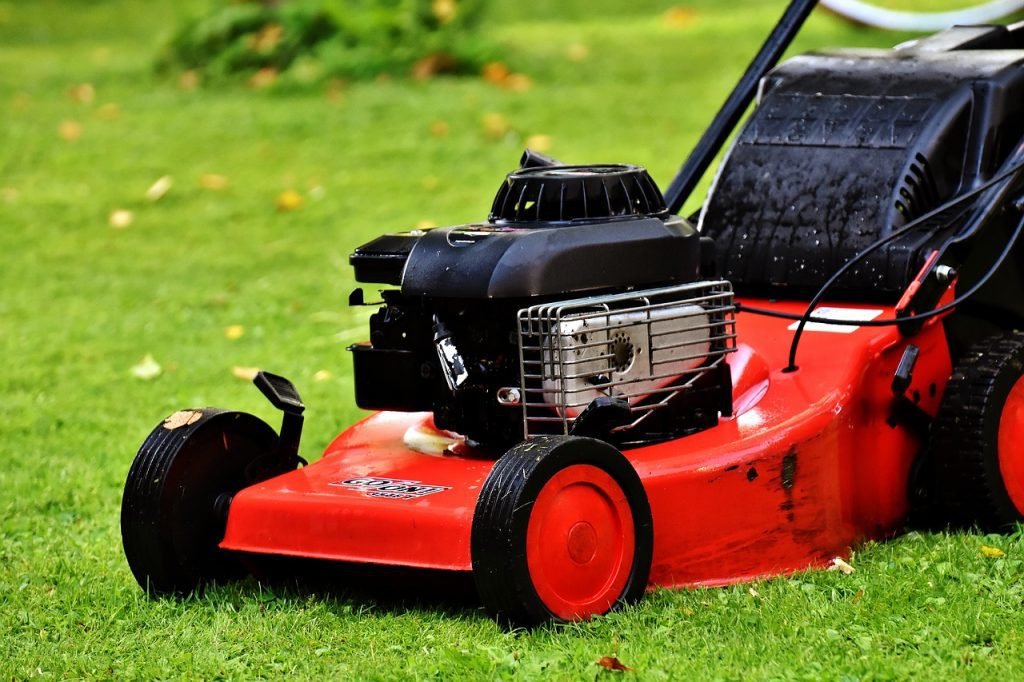 a quality self propelled lawnmower can make getting the yard work done easier